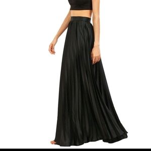 Maxi pleated skirt